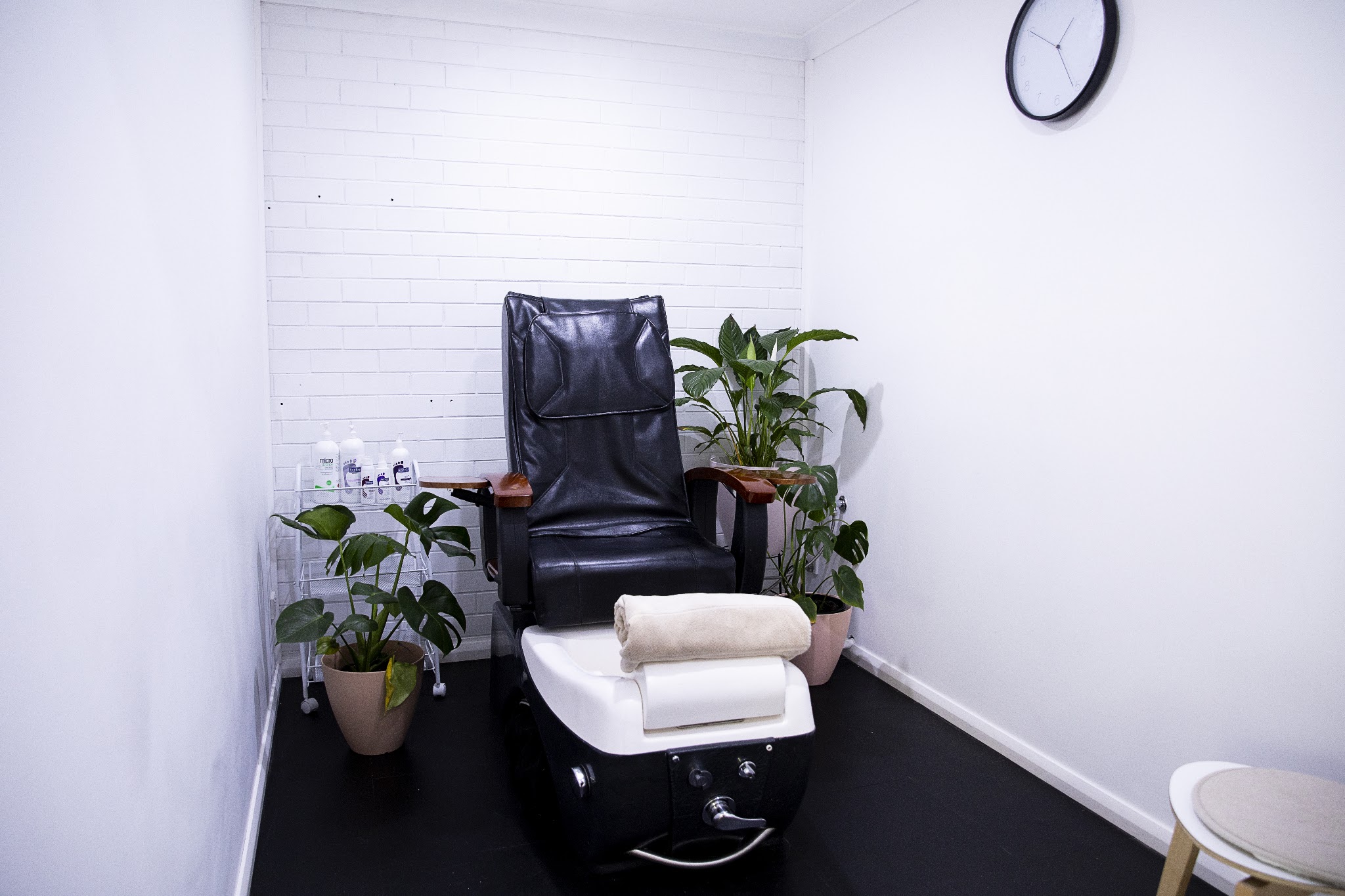 The pedicure room, with a spa chair and foot bath